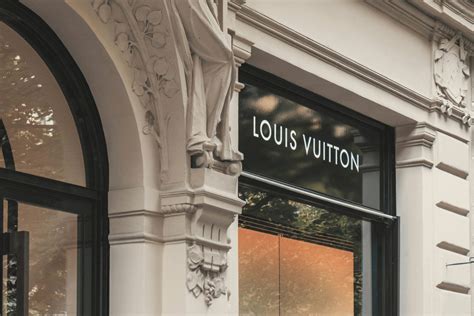 louis vuitton internships.